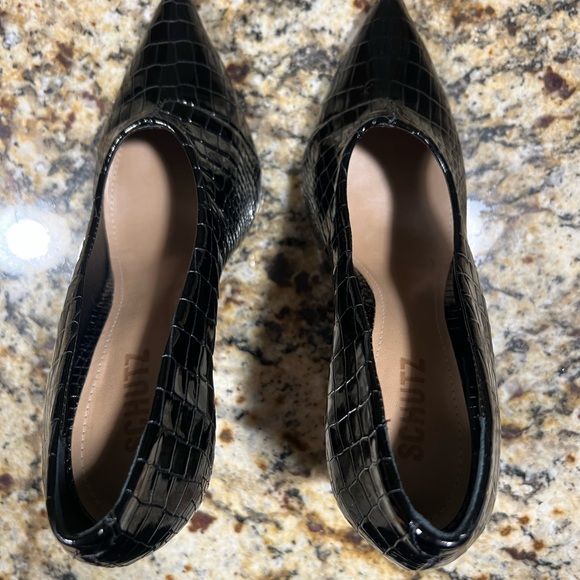 SCHUTZ Black Croc-Patterned Heels • CROCO VERNIZ SHINE BLACK - Picture 3 of 10